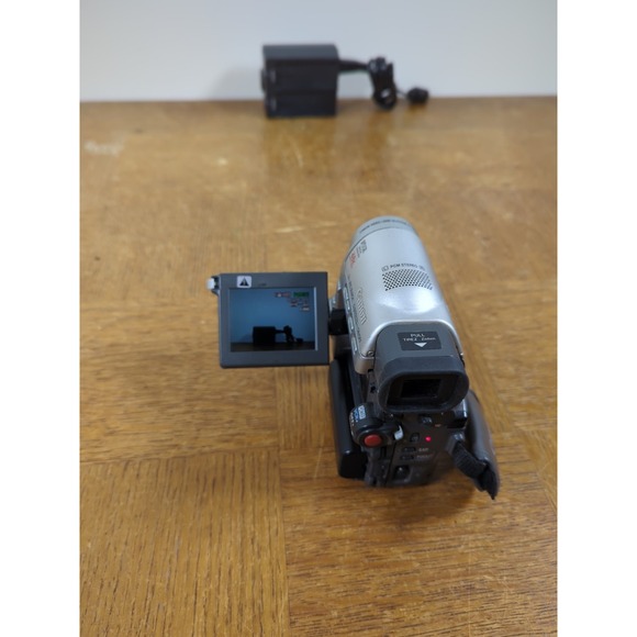 Canon NTSC Elura A 48x Zoom Mini DV Digital Video Camcorder w/ Battery & Charger - Picture 11 of 11